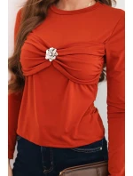 Dámská blůza z viskózy přiléhavá s řasením a broží hnědá