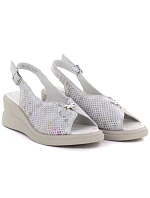 Šedé kožené dámské sandály na platformě Vinceza 26-79614