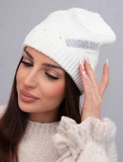 Dámská zimní vlněná čepice s ozdobným páskem z kamínků K402 ecru