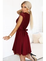 242-5 ANNA Krajkové šaty s výstřihem a rozšířenou sukní - vínové 242-5 ANNA Krajkové šaty s výstřihem a rozšířenou sukní - vínové