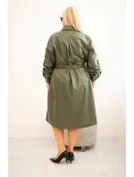 Dámské šaty z eko-kůže Plus Size s páskem a límečkem khaki