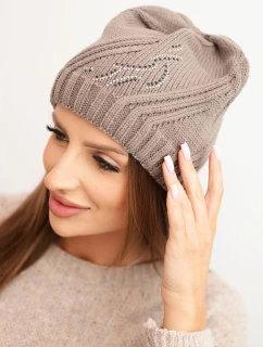 Dámská zimní čepice s vlnou volného střihu K442 cappuccino