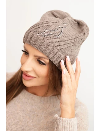 Dámská zimní čepice s vlnou volného střihu K442 cappuccino