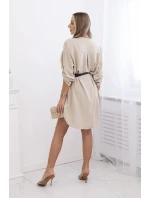 Šaty s delšími zády a pásem světle béžová