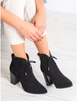 Klasické  kotníčkové boty dámské černé na širokém podpatku