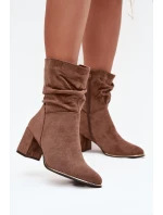 Zateplené dámské kotníkové boty s řasením na sloupkovém podpatku hnědé Ivressa