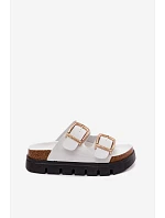 Lakované dámské pantofle Ploché se zlatými sponami Lee Cooper LCW-26-35-4460L bílé