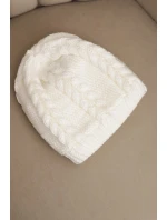 Dámská zimní čepice z vlny s copánkovým vzorem K452 bílá