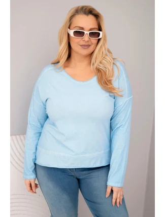 Dámská blůza Plus Size s výstřihem do V a delším zadním dílem modrá