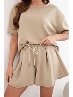 Dámský viskózový komplet s máslovým efektem: top s krátkým rukávem a kraťasy s vysokým pasem camelový