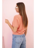 Dámský svetr z měkkého chlupatého materiálu s výstřihem do V a krátkým rukávem lososový