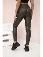 Dámské kalhoty z eko kůže s vázáním a rozparkem na nohavici khaki