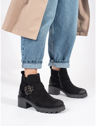 Jedinečné dámské černé kotníčkové boty na širokém podpatku Jedinečné dámské černé kotníčkové boty na širokém podpatku