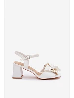 Dámské sandály na podpatku s ozdobným květem Vinceza 20283 bílé