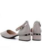 Dámské lodičky na klínku s páskem béžové barvy Vinceza 62278