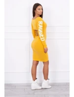 Otrhané šaty hořčicové barvy