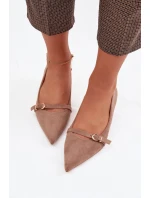 Dámské lodičky na nízkém podpatku s ozdobnou páskou Tmavě béžové Pirela