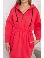 Zateplené šaty s kapucí v malinové barvě Zateplené šaty s kapucí v malinové barvě