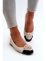 Dámské baleríny z ekologické kůže s ozdobným detailem béžové Divinella Dámské baleríny z ekologické kůže s ozdobným detailem béžové Divinella