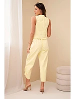 Dámský elegantní komplet s vestou na knoflíky a kalhotami žlutý