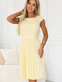 311-21 LILA Klasické plisované šaty s krátkými rukávy a páskem - máslově žluté