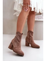 Zdobené dámské boty na podpatku z eko semiše hnědé S.Barski HY42-029 Zdobené dámské boty na podpatku z eko semiše hnědé S.Barski HY42-029