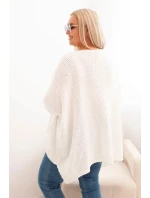 Dámský svetr Plus Size z akrylu s volným střihem a rukávem 3/4 ecru Dámský svetr Plus Size z akrylu s volným střihem a rukávem 3/4 ecru