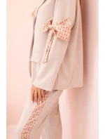 Dámská souprava s viskózou – sako s klopami a kalhoty s lampasem béžový Dámská souprava s viskózou – sako s klopami a kalhoty s lampasem béžový