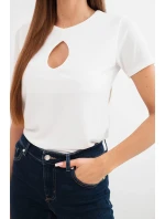 Dámská viskózová žebrovaná halenka s ozdobným výstřihem u dekoltu bílá