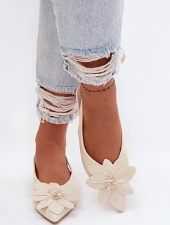 Dámské sandály na nízkém podpatku s dekorativním květem Jasnobeżowe Telivette