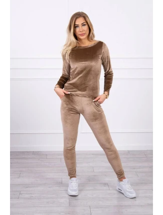 Velurová souprava se záhybem na zadní straně hnědá