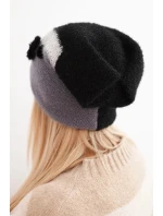 Dámská elegantní čepice s kožešinovými ozdobami a třpytivým páskem černá