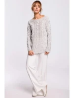 Svetr s výstřihem Bateau M511 šedý - Moe Svetr s výstřihem Bateau M511 šedý - Moe