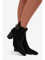 Semišové dámské boty na podpatku s ozdobou D&A CR52-686 Černé