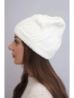 Dámská zimní vlnená čepice s geometrickým vzorem a jemným leskem K401 bílá
