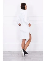 Šaty s delšími zády a barevným potiskem bílé