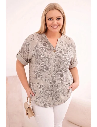Dámská bavlněná halenka Plus Size s krátkým rukávem a ozdobným knoflíkem tmavě béžová Dámská bavlněná halenka Plus Size s krátkým rukávem a ozdobným knoflíkem tmavě béžová
