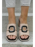 Dámské pantofle s výřezem a přezkou na podpatku Vinceza 62284 Béžové Dámské pantofle s výřezem a přezkou na podpatku Vinceza 62284 Béžové