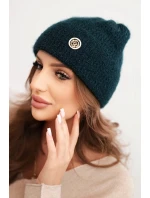 Dámská zimní čepice huňatá s ozdobným knoflíkem mořská