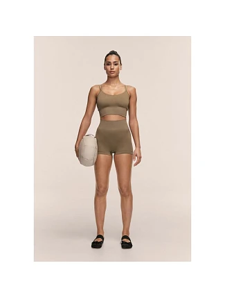 Dámské tréninkové legíny CASALL Shiny Seamless Rib Hotpants, zelená barva Dámské tréninkové legíny CASALL Shiny Seamless Rib Hotpants, zelená barva
