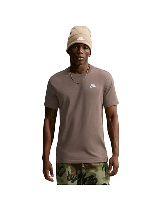 Pánské tričko Nike Club Tee, hnědé, AR4997 274 Pánské tričko Nike Club Tee, hnědé, AR4997 274