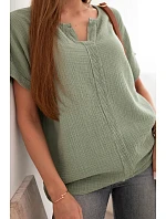 Dámská bavlněná mušelínová halenka oversize s výstřihem do V a krajkou khaki