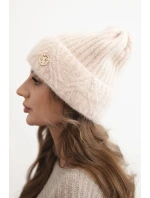 Dámská zimní čepice z huňaté pleteniny a s elegantním knoflíkem jasno pudrově růžová