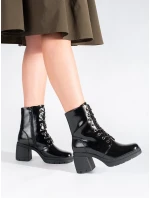 Moderní dámské kotníčkové boty černé na plochém podpatku Moderní dámské kotníčkové boty černé na plochém podpatku