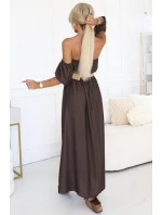 614-1 Maxi šaty v boho stylu s odhalenými rameny a páskem - CHOCOLATE