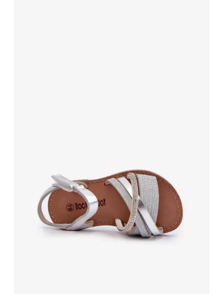 Lesklé dětské stříbrné sandály na suchý zip Delphina Lesklé dětské stříbrné sandály na suchý zip Delphina