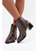 Kožené dámské kotníkové boty na sloupkovém podpatku, zateplené, vzor leopard D&A – černo/zlaté