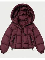 Krátká dámská zimní bunda v oversize stylu, vínová (B6045-27)