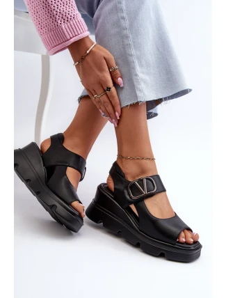 Dámské sandály na klínové podrážce a platformě z ekokože černé Triaola