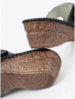 Pěkné  nazouváky dámské černé na klínku